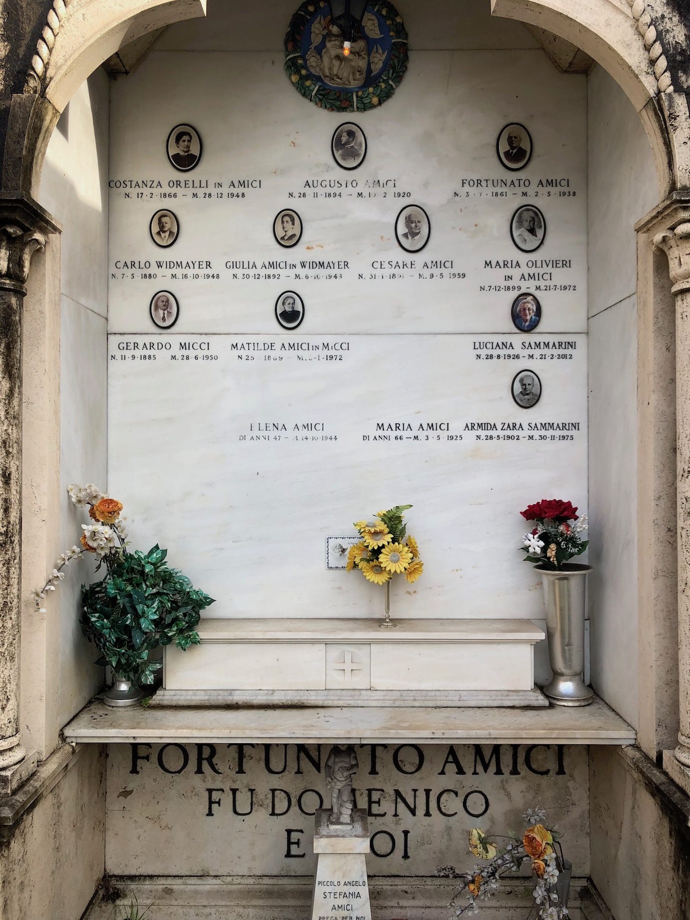 Andrea%20Amici%27s%20family%20tomb%2C%20Rome%20%285%29.jpg